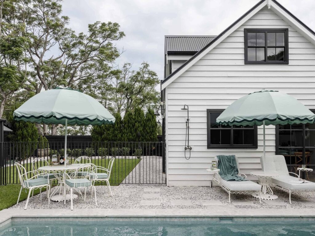 Hazel House - luxury Berry accommodation with pool