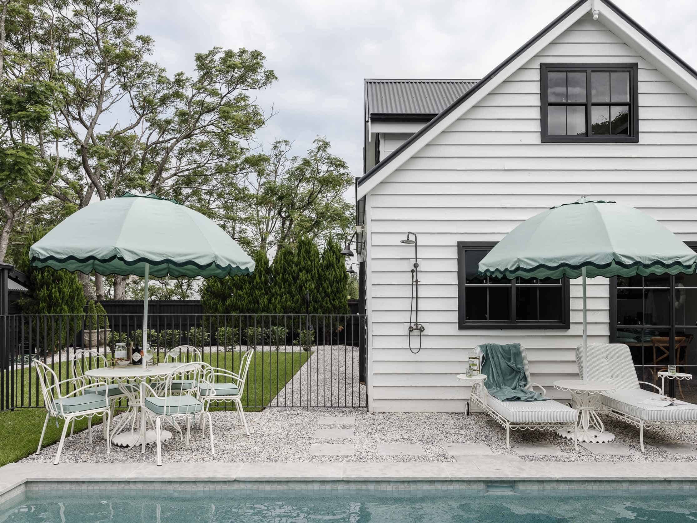 Hazel House - luxury Berry accommodation with pool